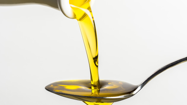 Nutritionists, gut health experts weigh in on TikTok olive oil trend